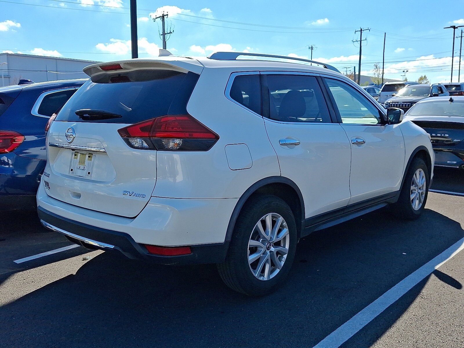 2017 Nissan Rogue SV photo 3