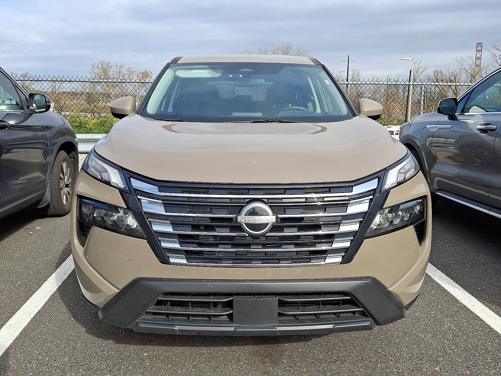 2025 Nissan Rogue SV photo 2