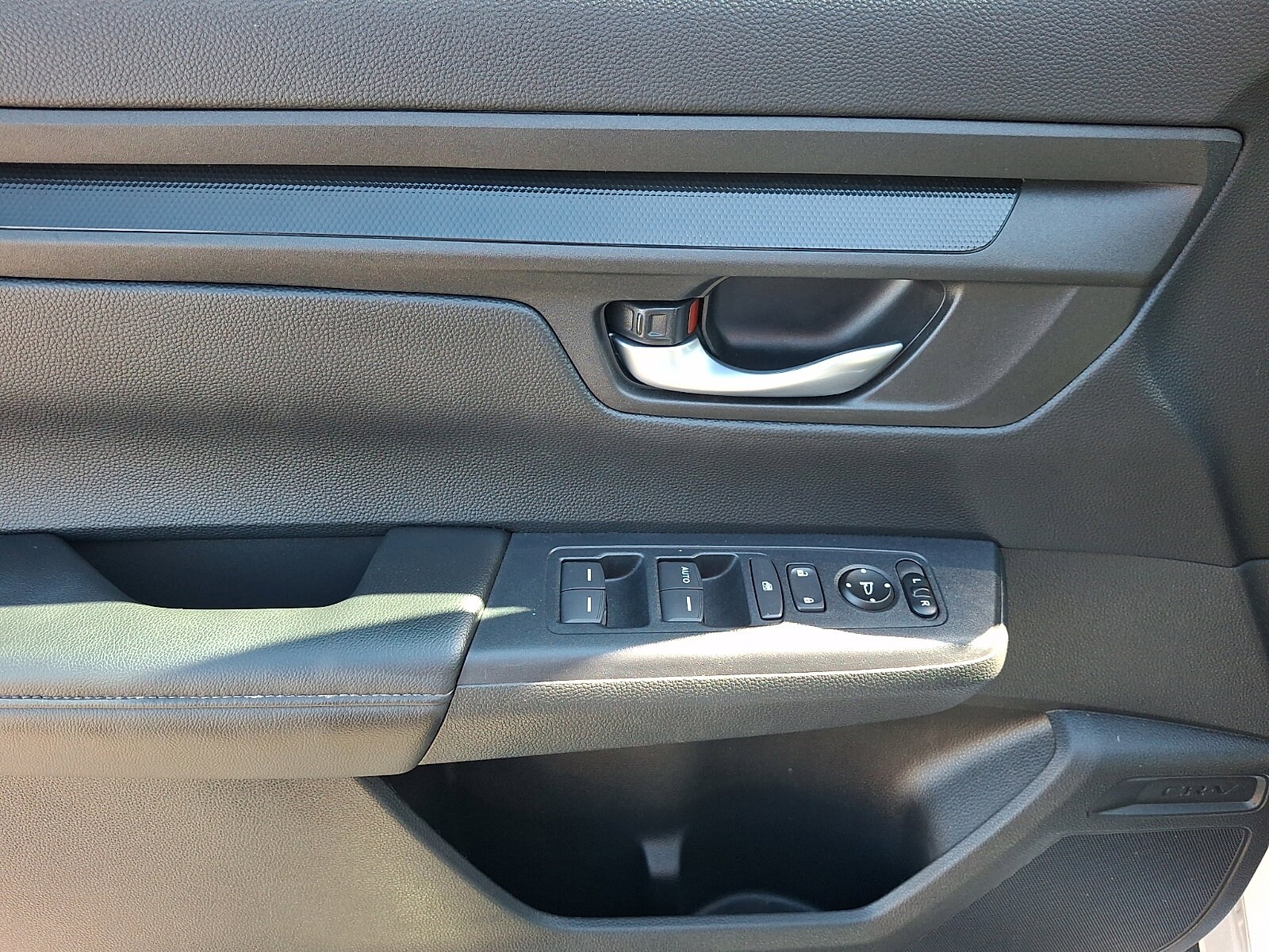 2025 Honda CR-V LX - Photo 12