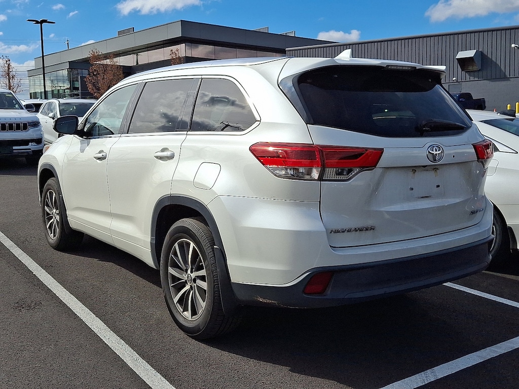 Used 2017 Toyota Highlander XLE V6 SUV
