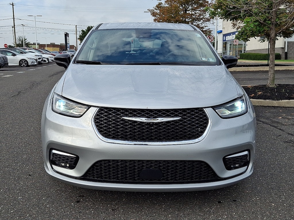 Used 2024 Chrysler Pacifica Touring L Van Passenger Van