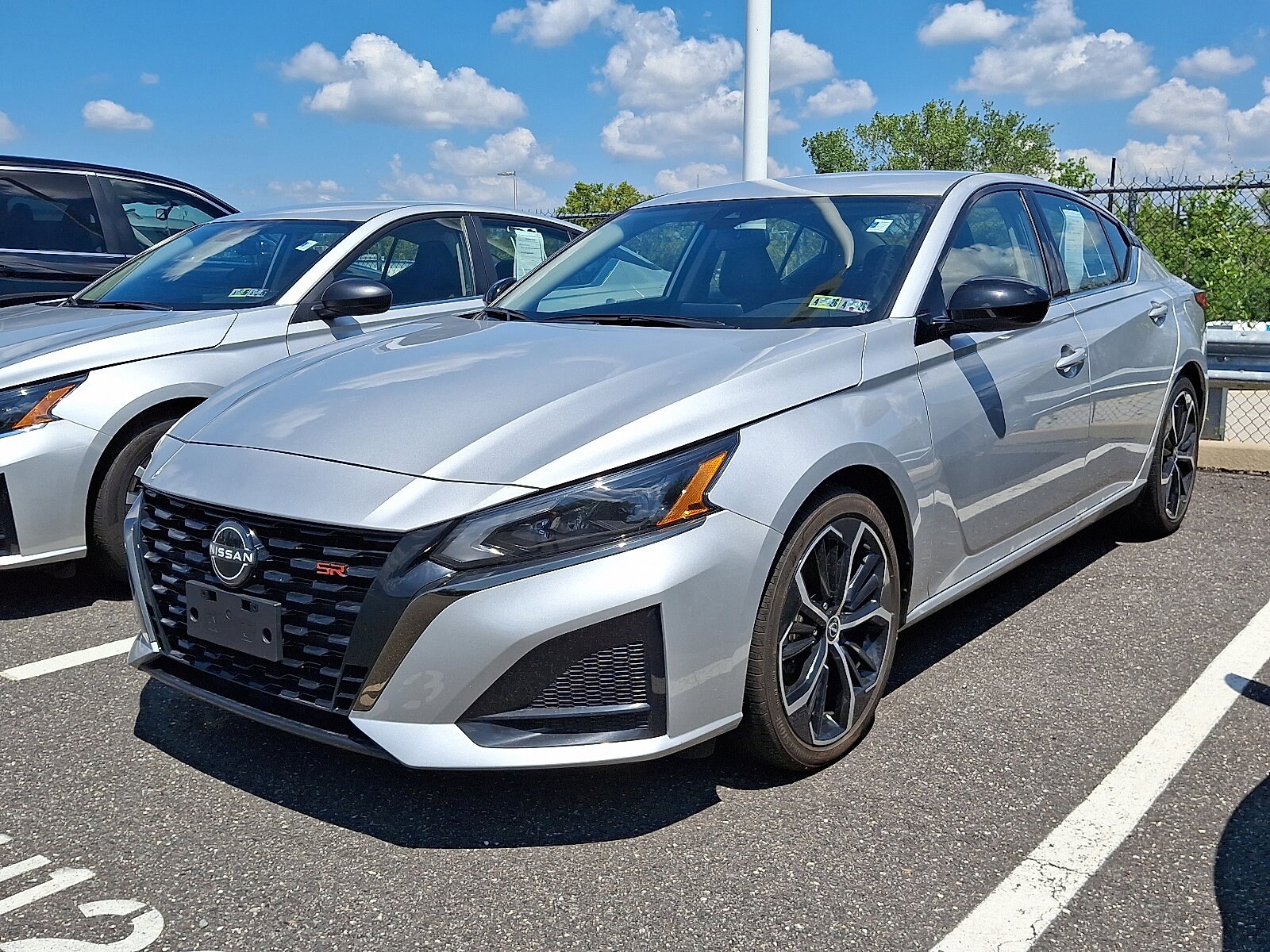 2024 Nissan Altima 2.5 SR photo 2