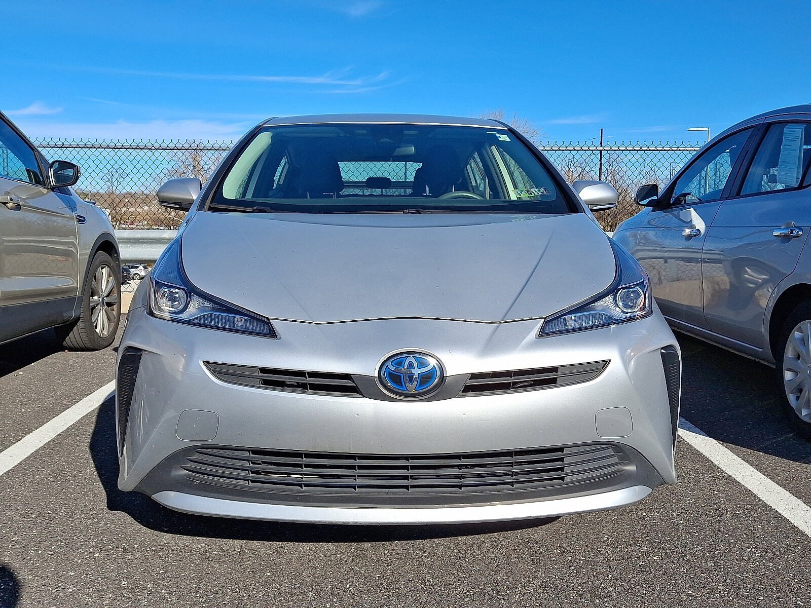 2022 Toyota Prius L photo 2