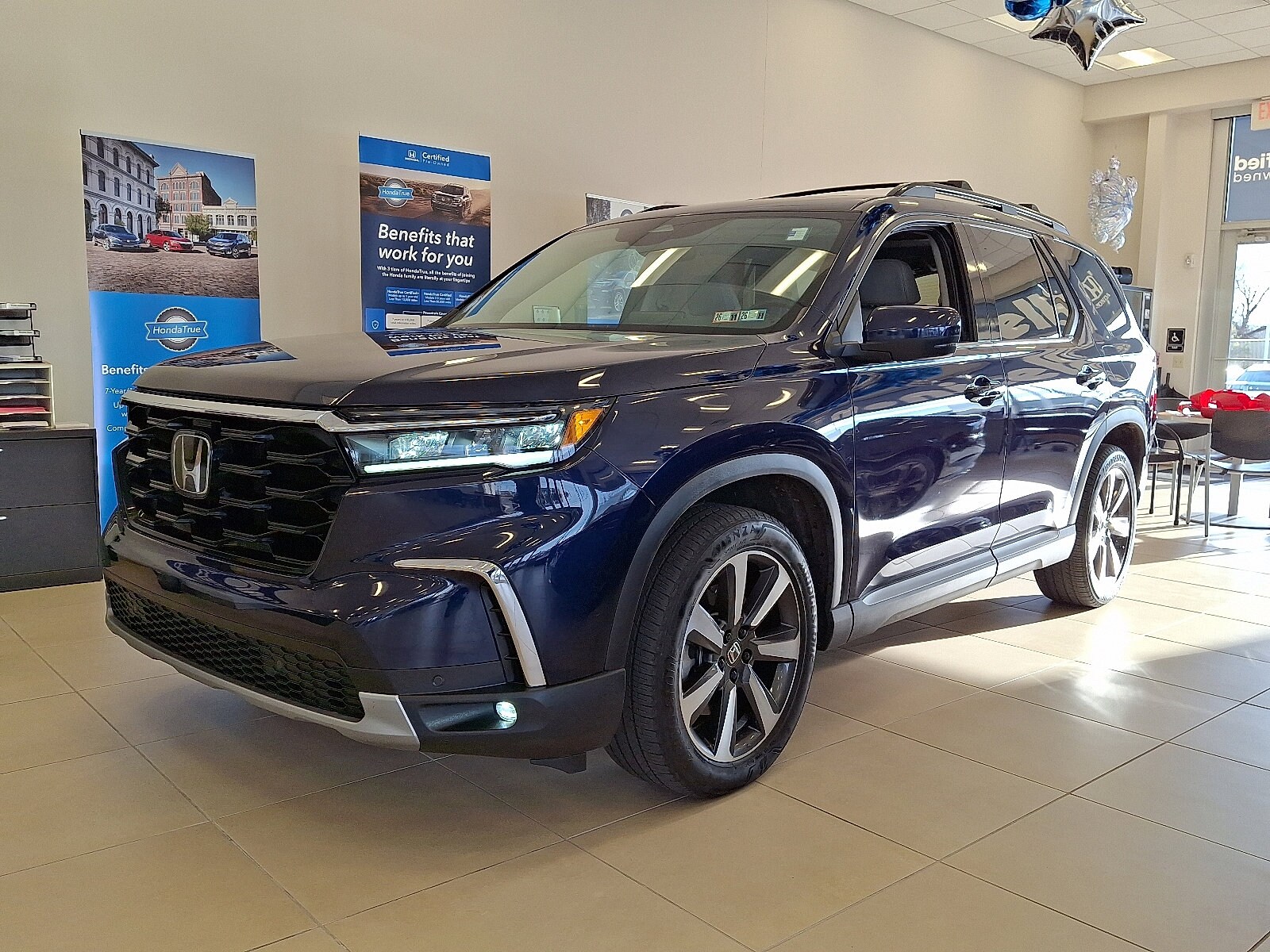 2023 Honda Pilot Touring photo 2
