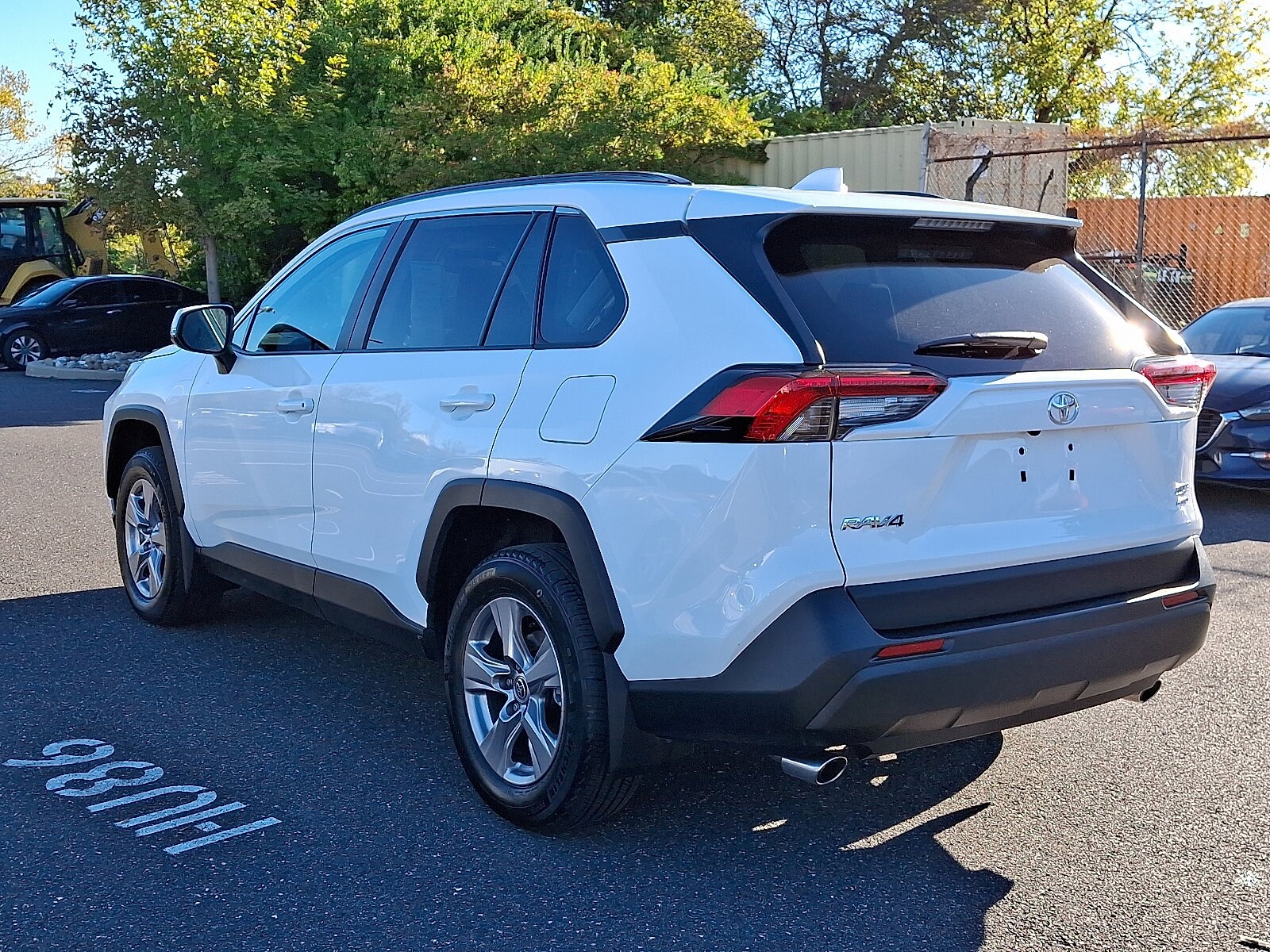 2025 Toyota RAV4 XLE photo 4