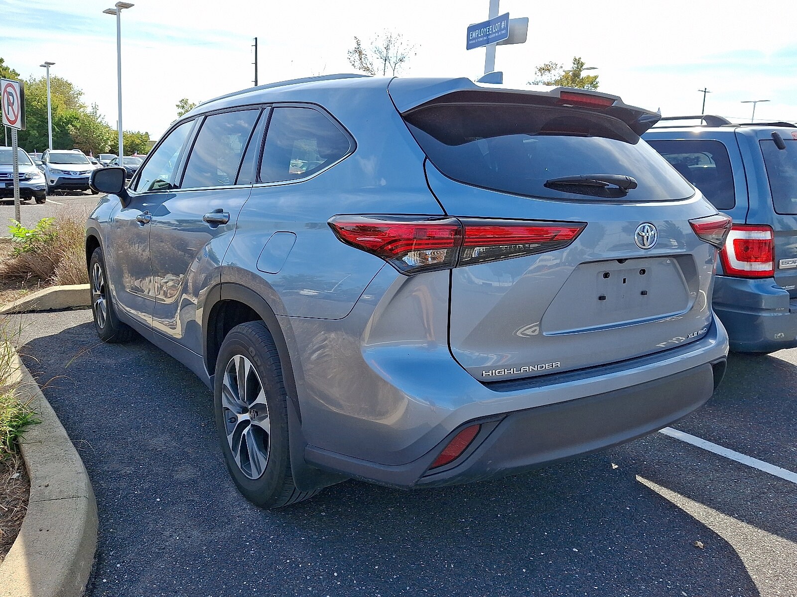 2022 Toyota Highlander XLE photo 3