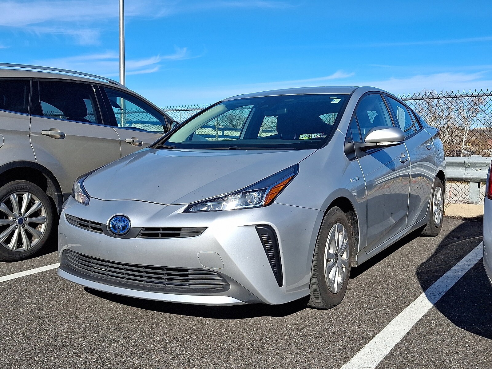 2022 Toyota Prius L photo 3