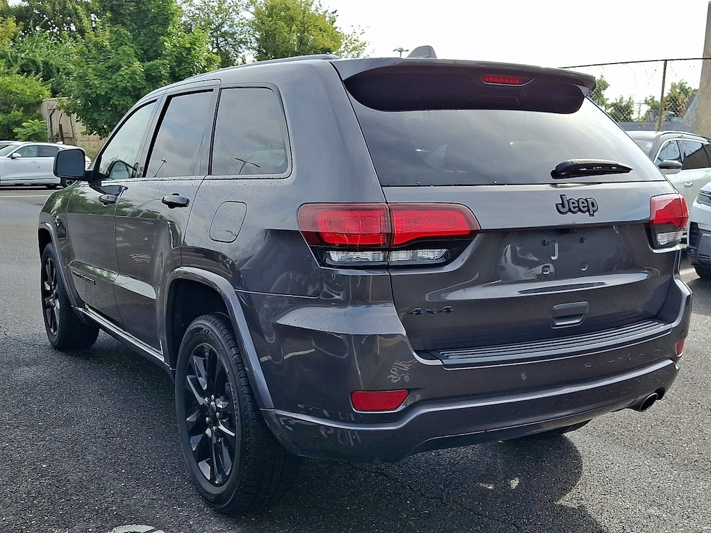 Used 2021 Jeep Grand Cherokee Laredo SUV