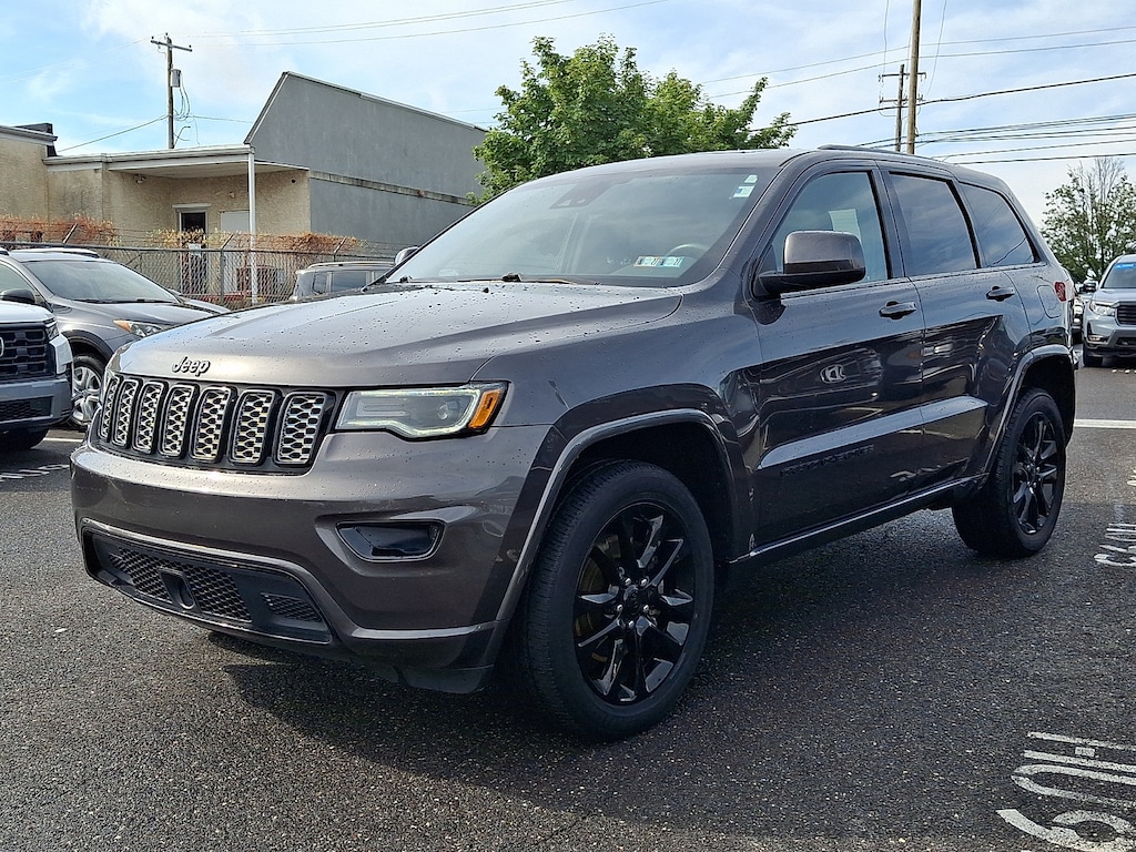 Used 2021 Jeep Grand Cherokee Laredo SUV