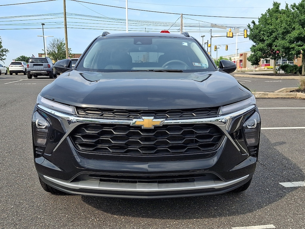 Used 2025 Chevrolet Trax LT SUV