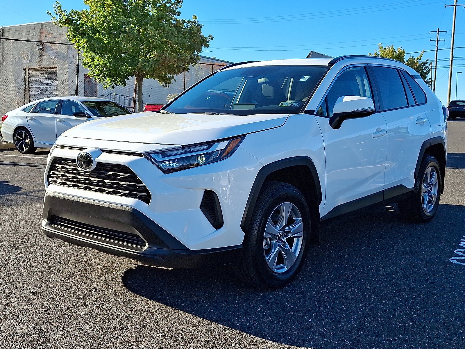 2025 Toyota RAV4 XLE photo 3