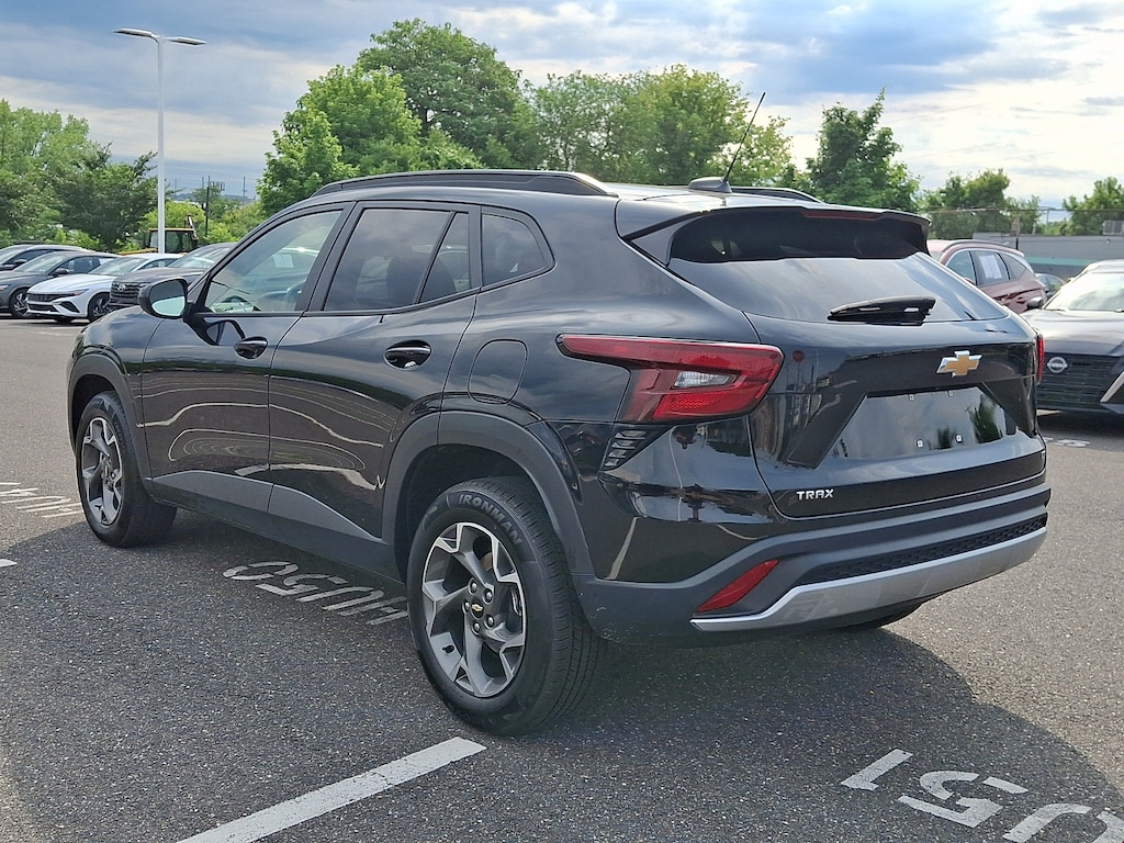 Used 2025 Chevrolet Trax LT SUV