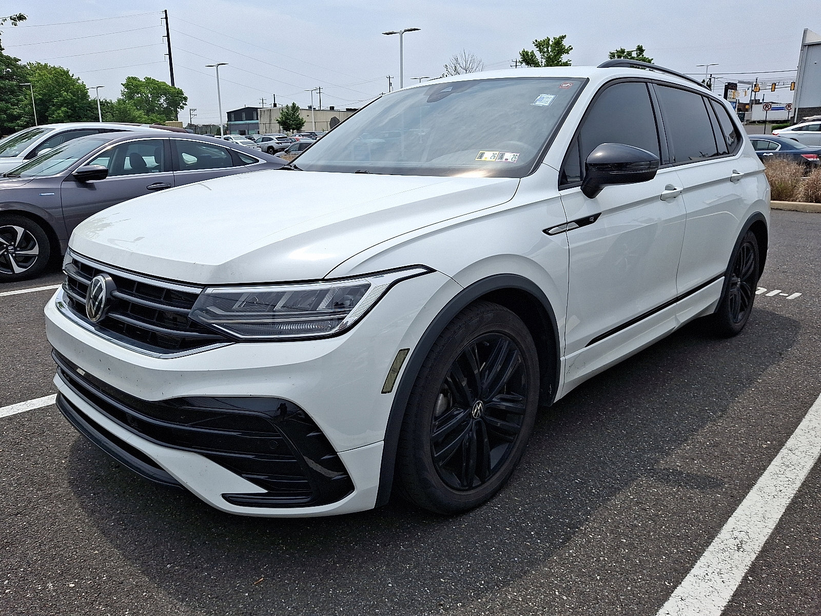 Used 2022 Volkswagen Tiguan SE R-LINE BLACK with VIN 3VV8B7AX0NM040442 for sale in Conshohocken, PA