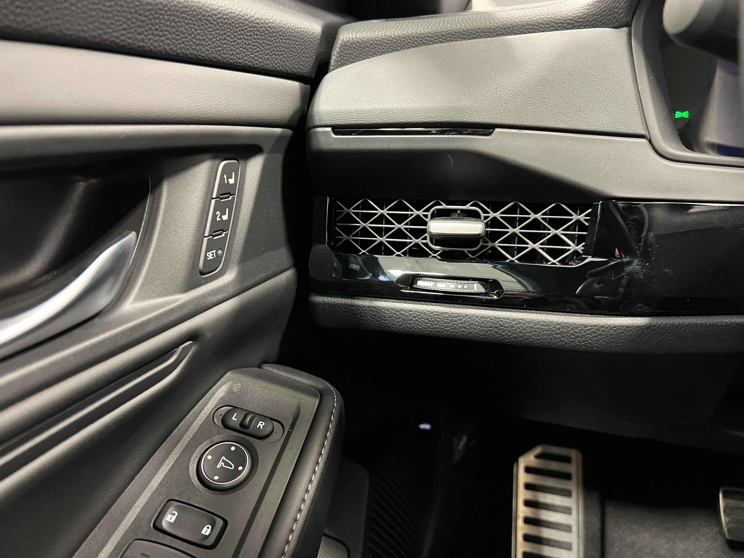 2025 Honda Accord Hybrid Sport-L - Photo 18