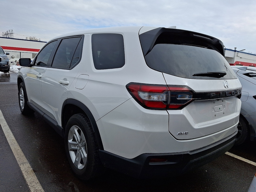Used 2023 Honda Pilot LX SUV