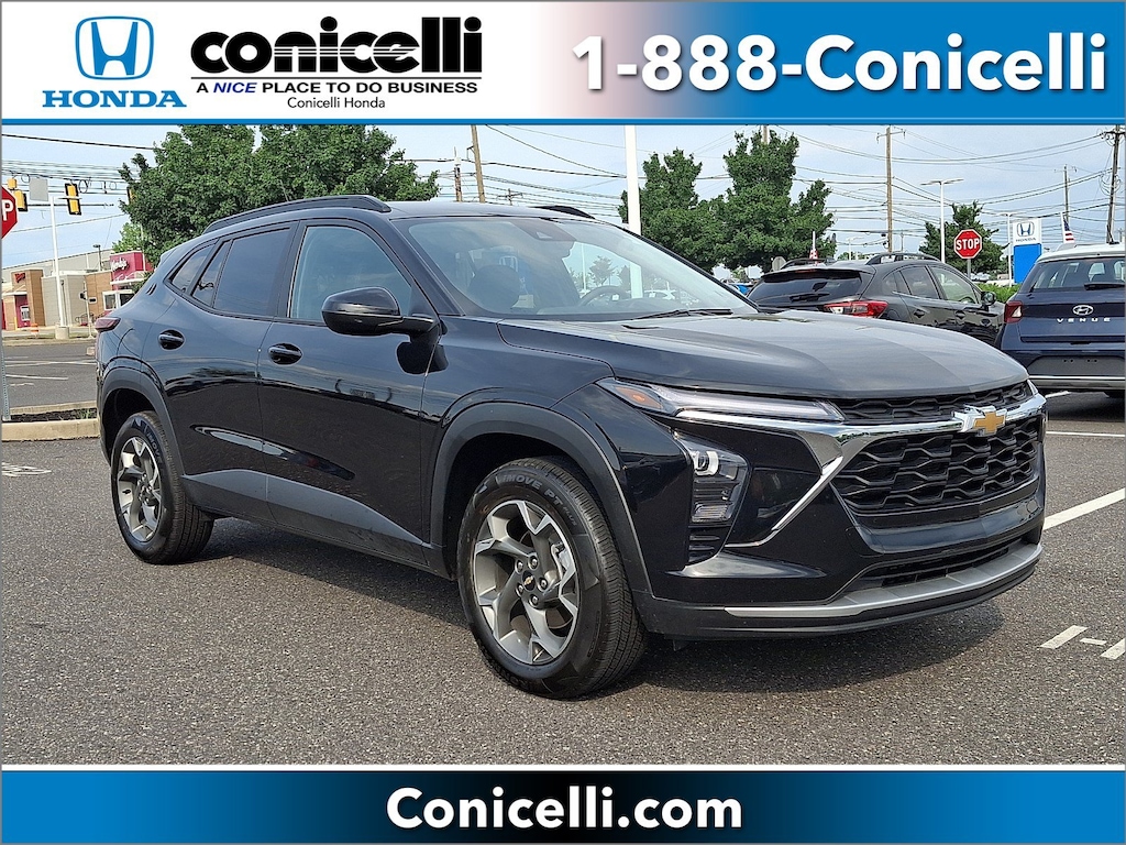 Used 2025 Chevrolet Trax LT SUV