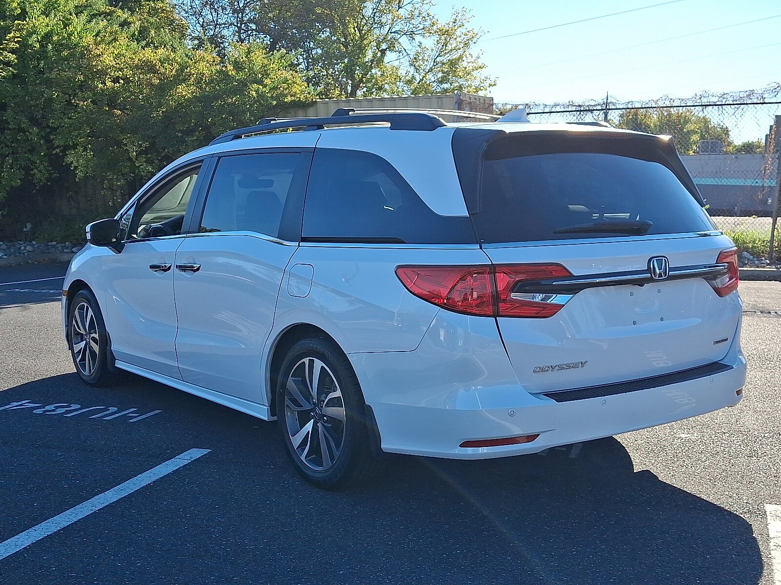 2023 Honda Odyssey Touring photo 4