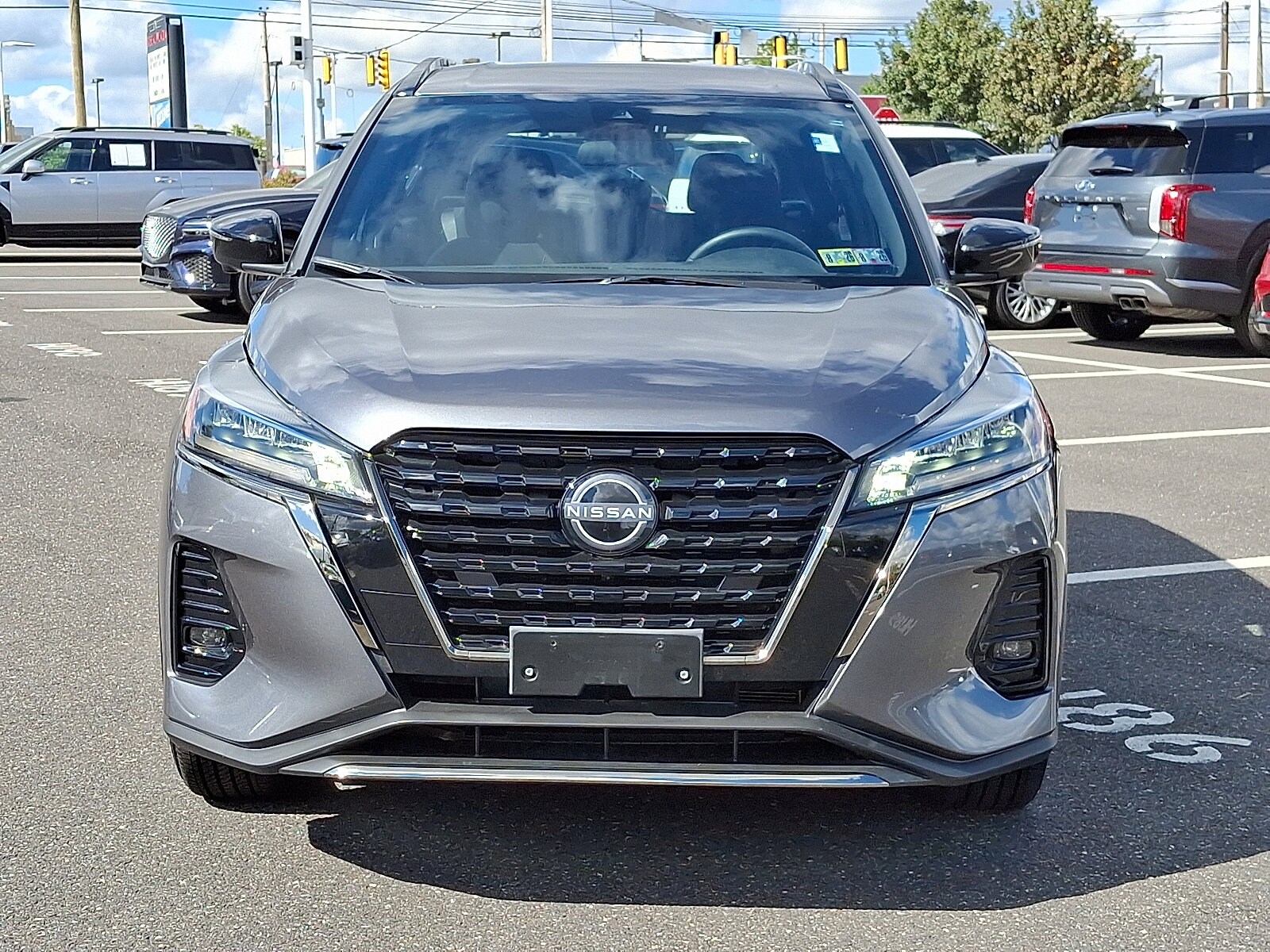 2024 Nissan Kicks SR photo 2