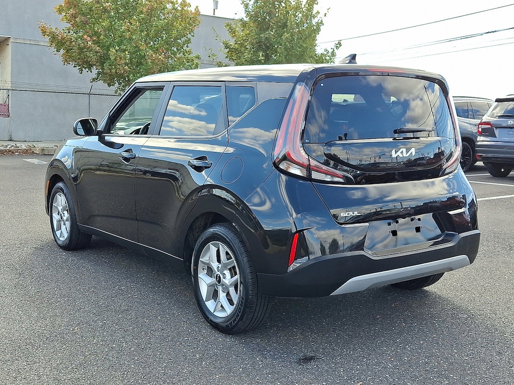 Used 2023 Kia Soul LX Hatchback