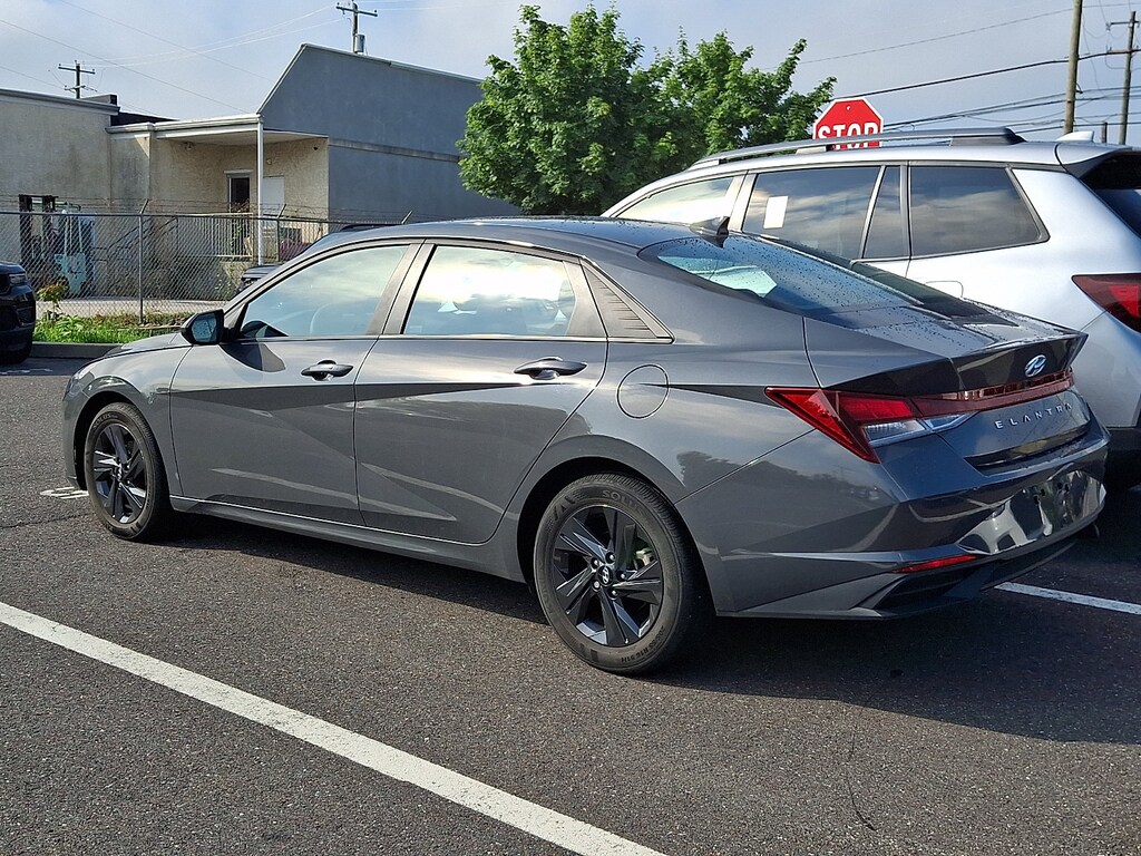 Used 2023 Hyundai Elantra SEL Sedan