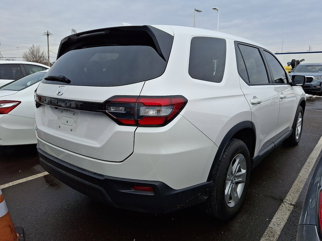 Used 2023 Honda Pilot LX SUV
