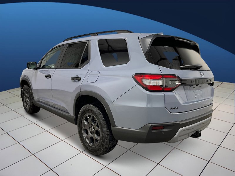 2025 Honda Pilot TrailSport photo 3
