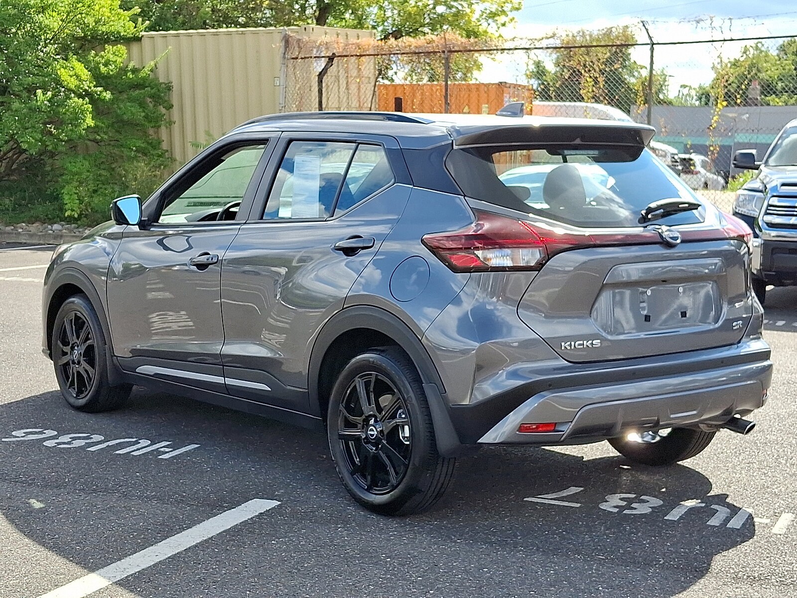 2024 Nissan Kicks SR photo 4