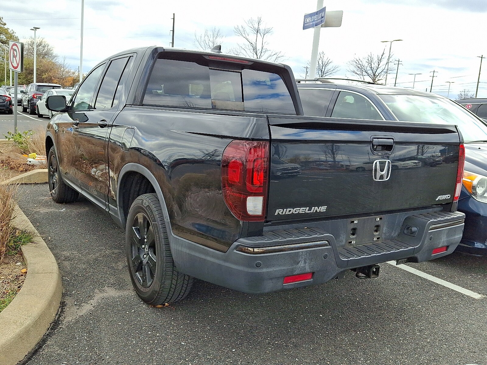 2019 Honda Ridgeline Black Edition photo 2