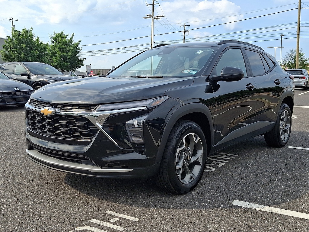 Used 2025 Chevrolet Trax LT SUV