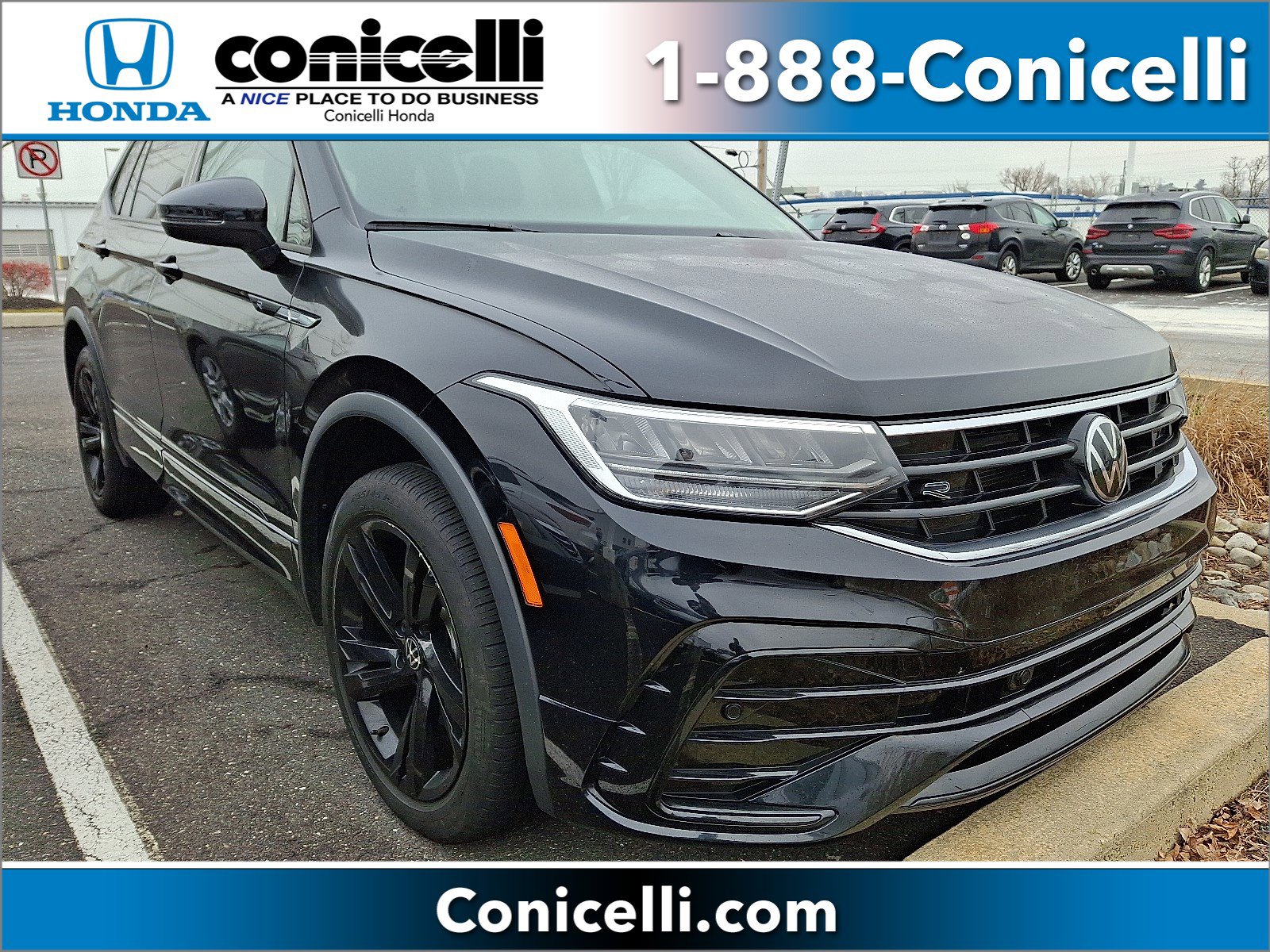 2024 Volkswagen Tiguan SE R-LINE BLACK's photo