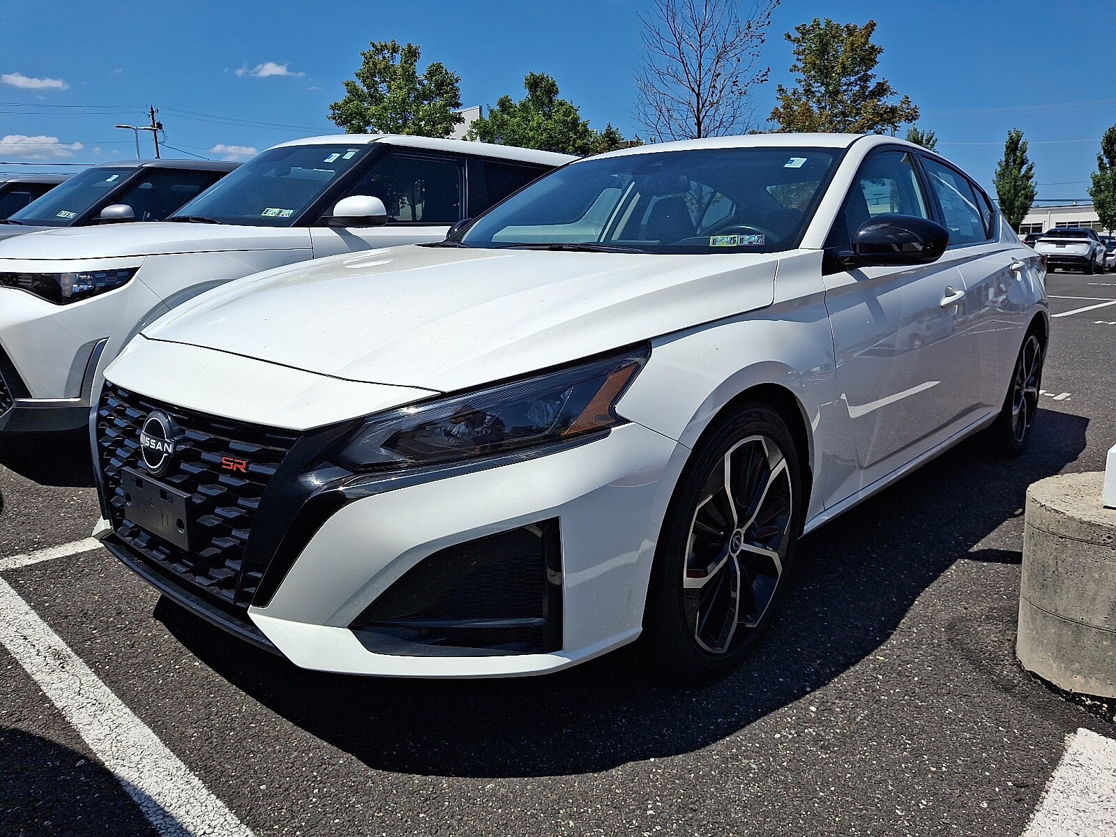 2024 Nissan Altima 2.5 SR photo 2