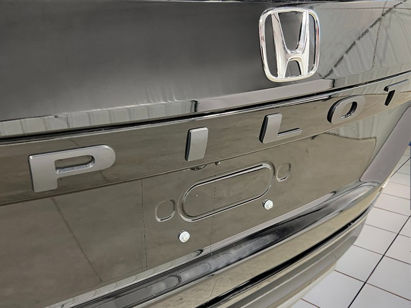 2025 Honda Pilot Touring photo 3