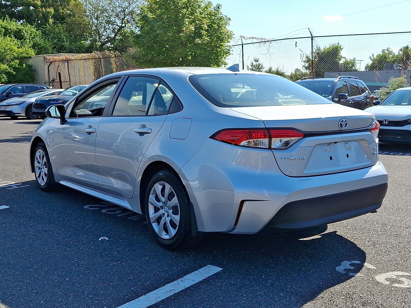 2025 Toyota Corolla Hybrid LE photo 3