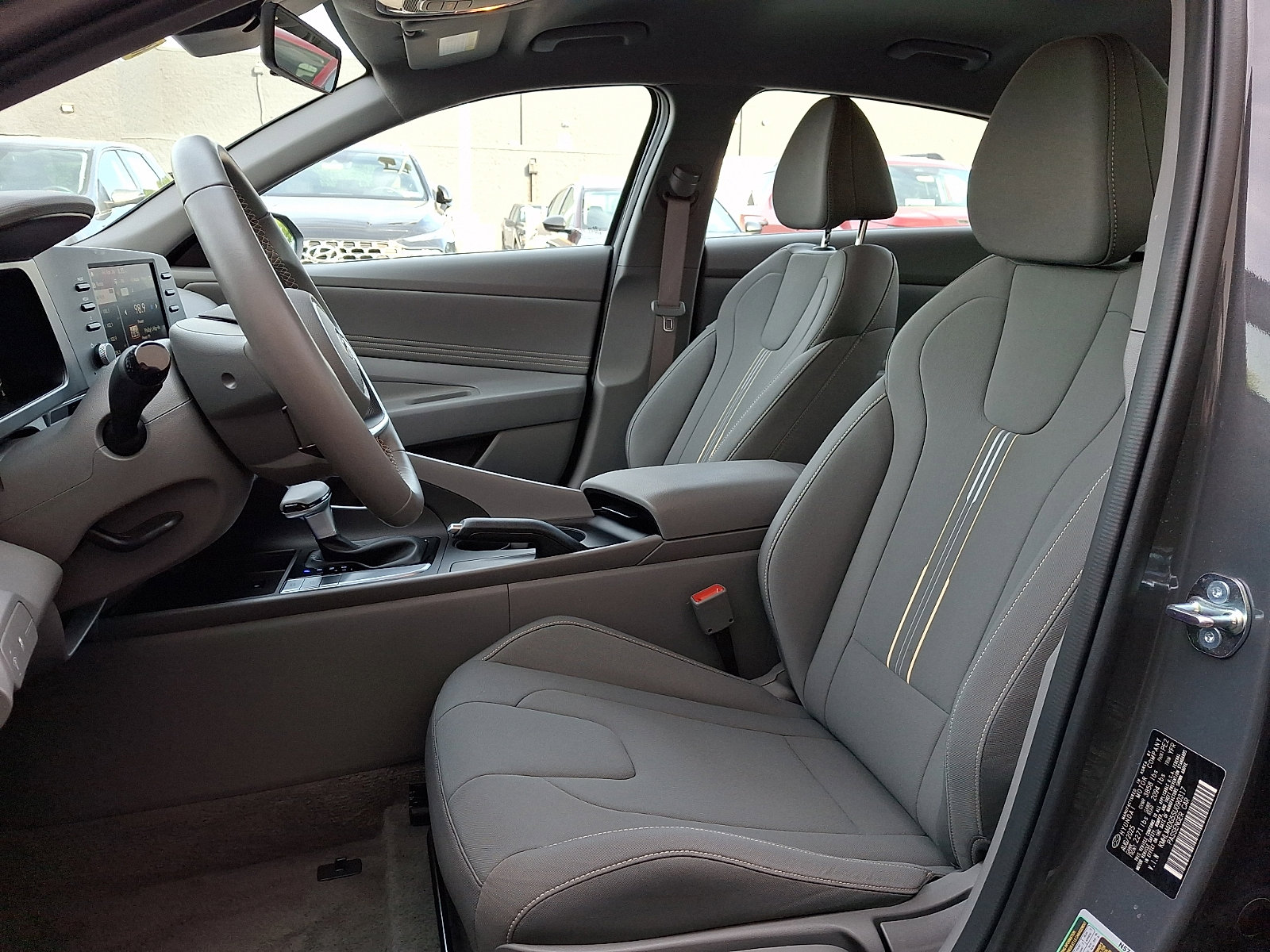 2025 Hyundai Elantra SEL - Photo 13