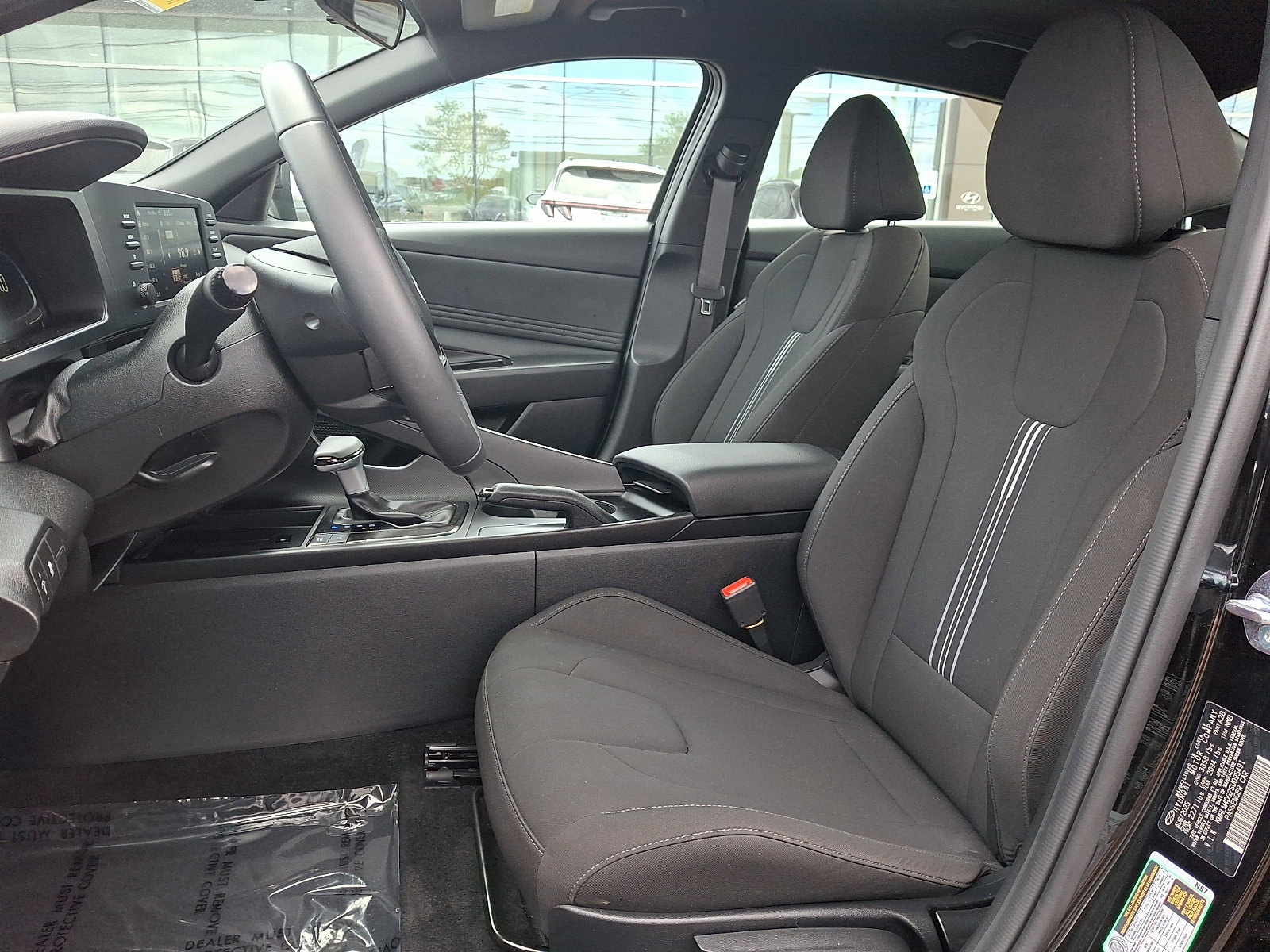 2025 Hyundai Elantra SEL - Photo 13