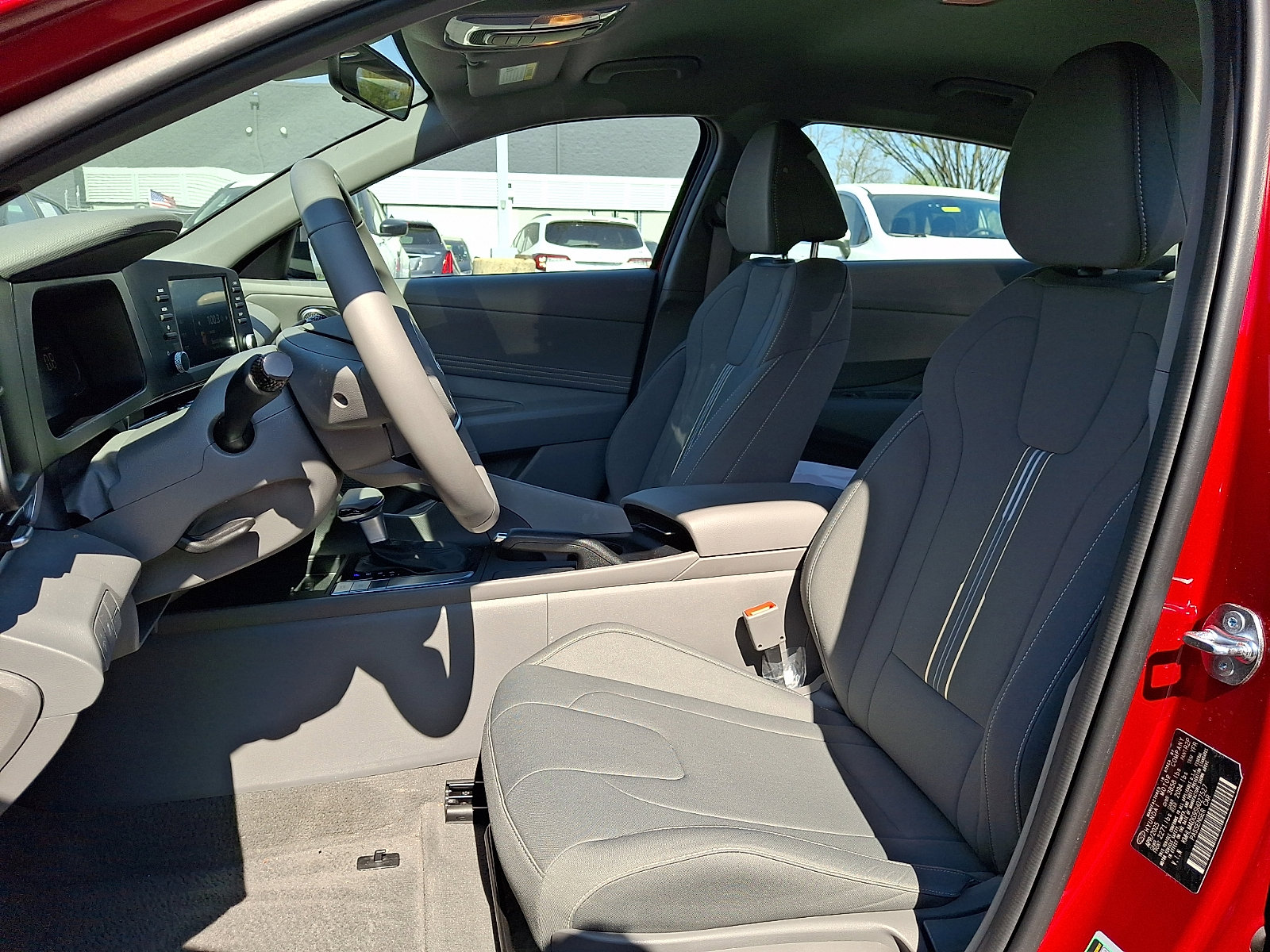 2025 Hyundai Elantra SEL - Photo 13