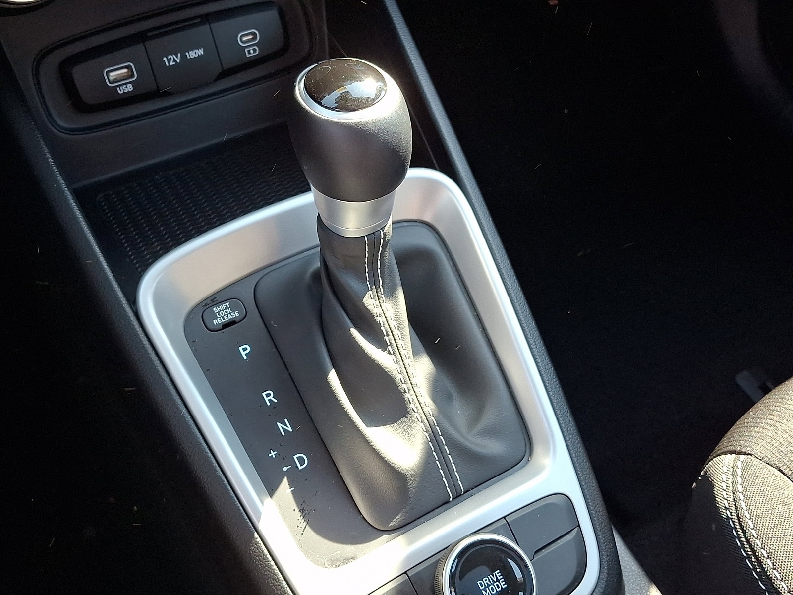 2025 Hyundai Venue SEL - Photo 15