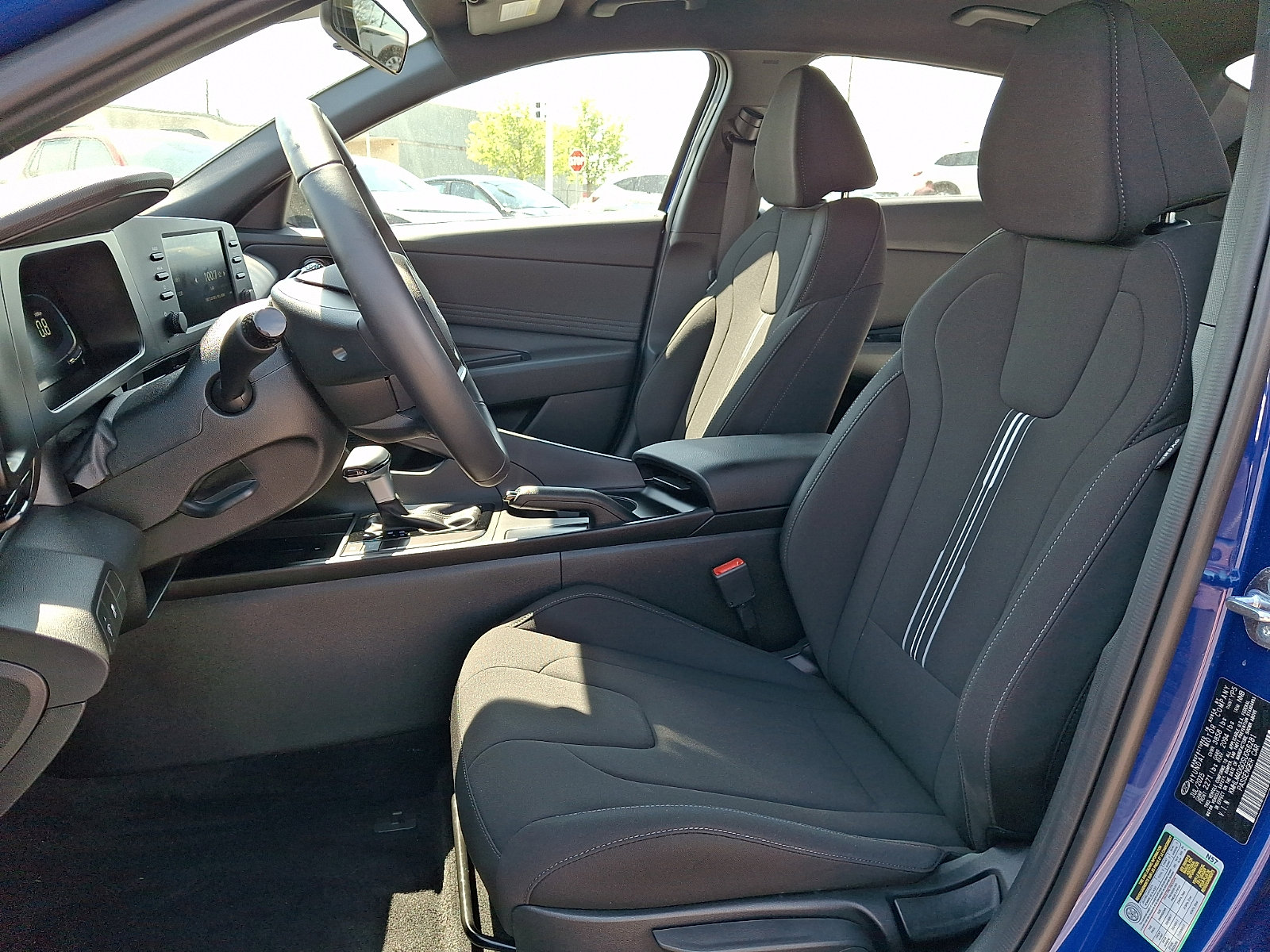 2025 Hyundai Elantra SEL - Photo 13