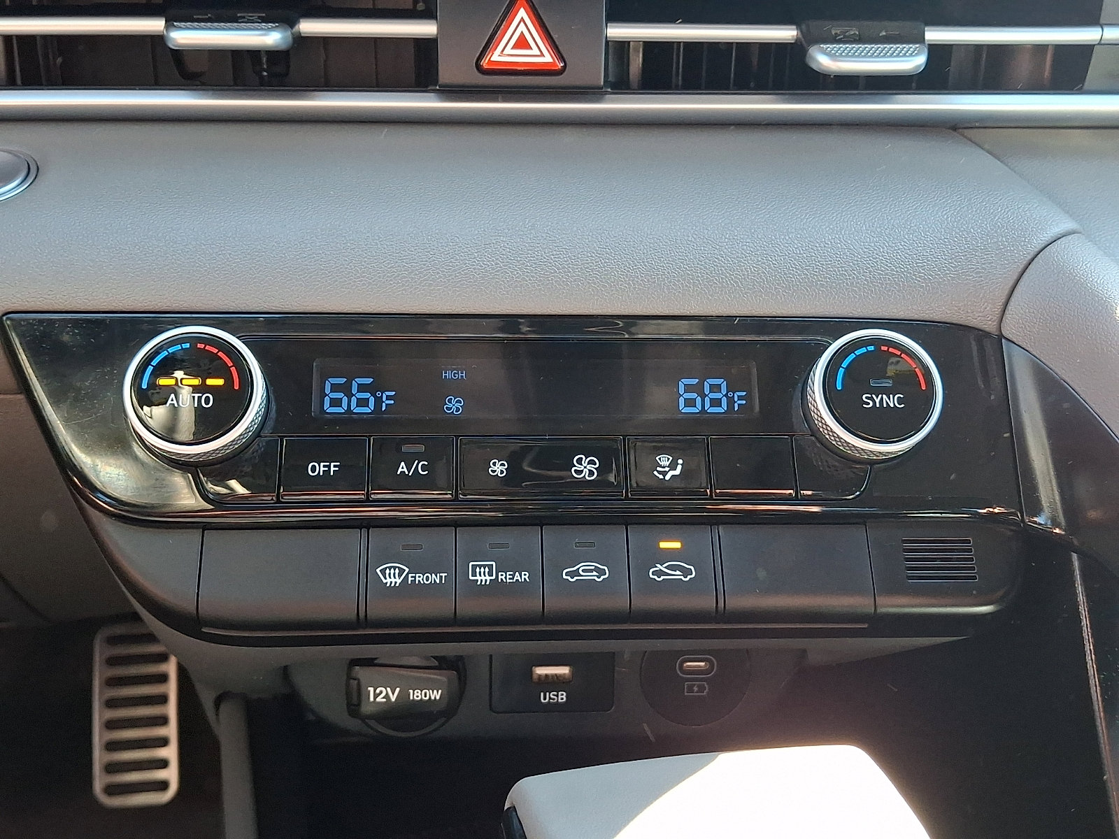 2025 Hyundai Elantra SEL - Photo 15