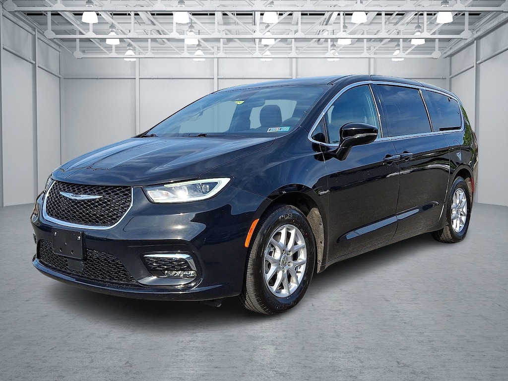 Used 2025 Chrysler Pacifica Select Van Passenger Van