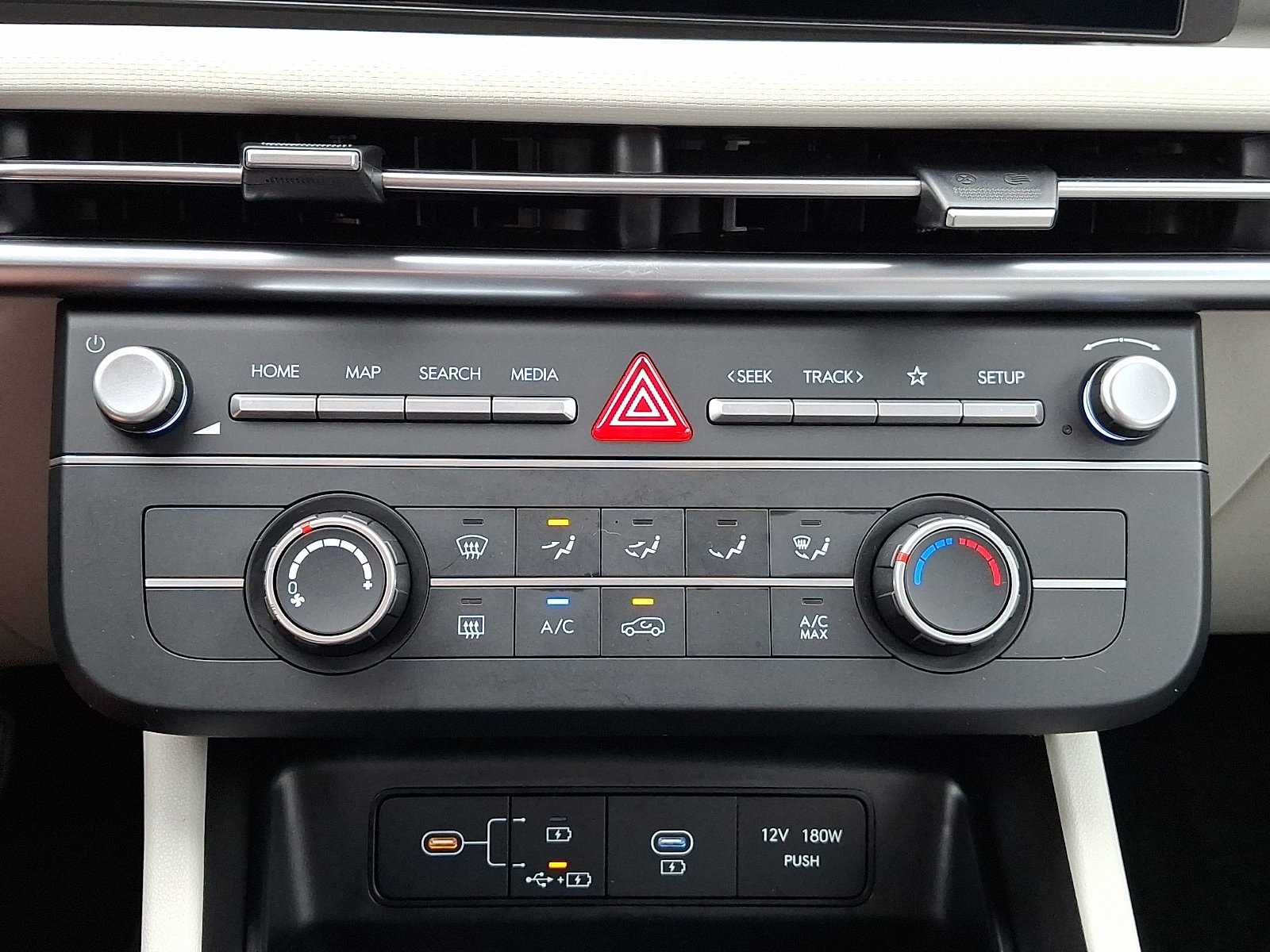 2025 Hyundai Tucson SE - Photo 15