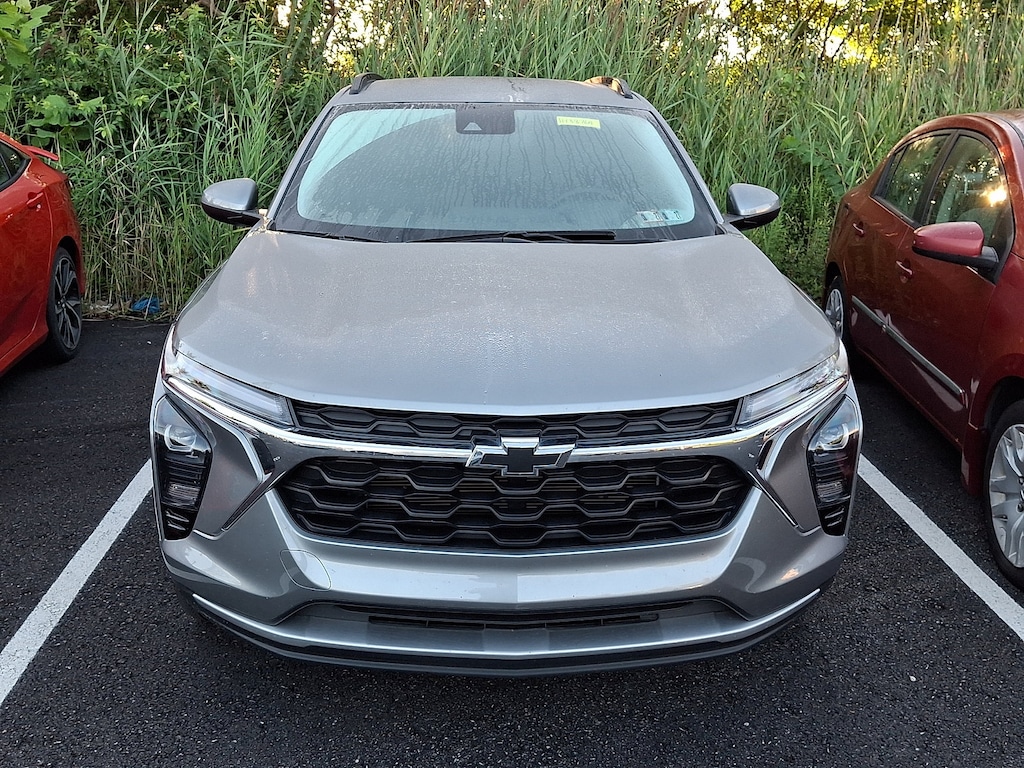 Used 2025 Chevrolet Trax LT SUV