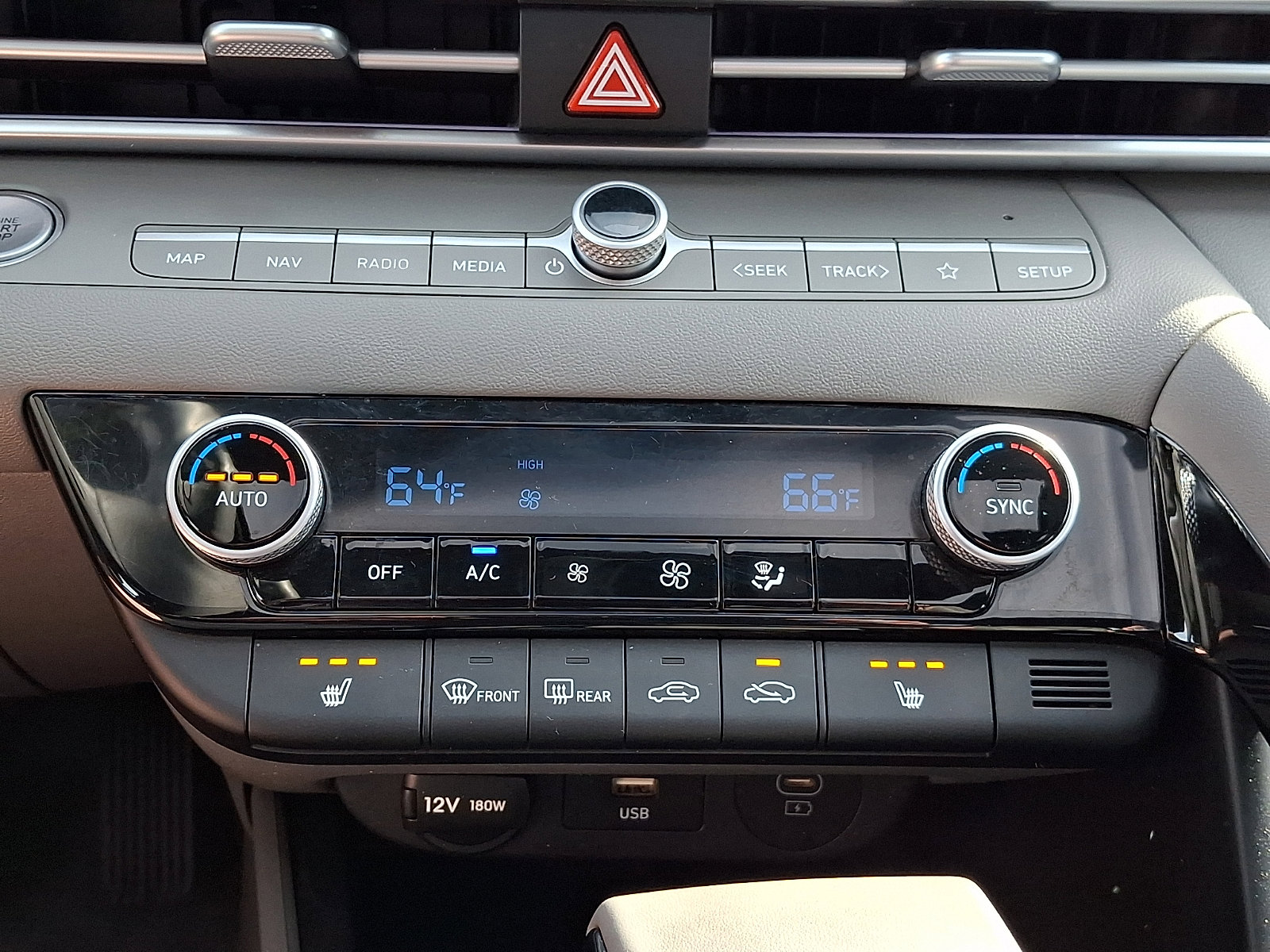 2024 Hyundai Elantra SEL - Photo 16