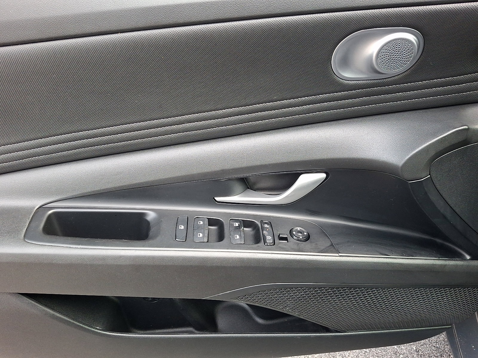 2025 Hyundai Elantra SEL - Photo 12