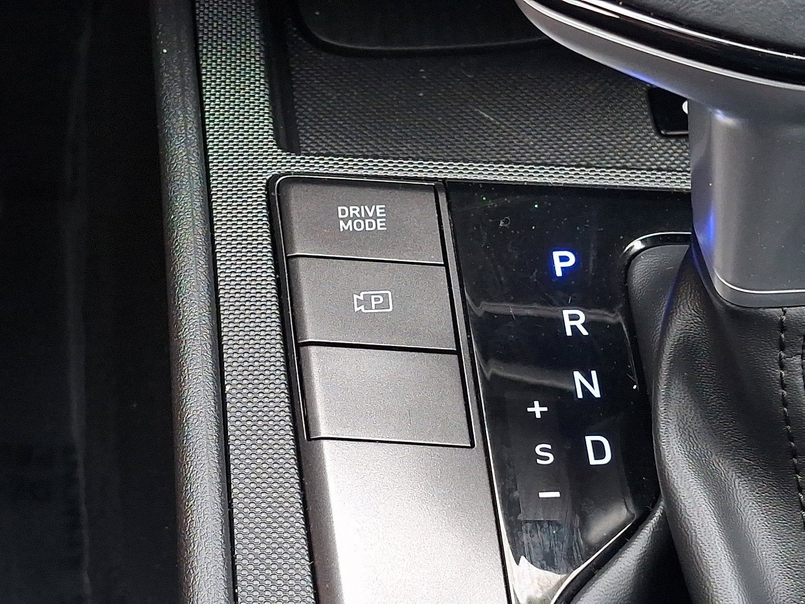 2025 Hyundai Elantra SEL - Photo 25