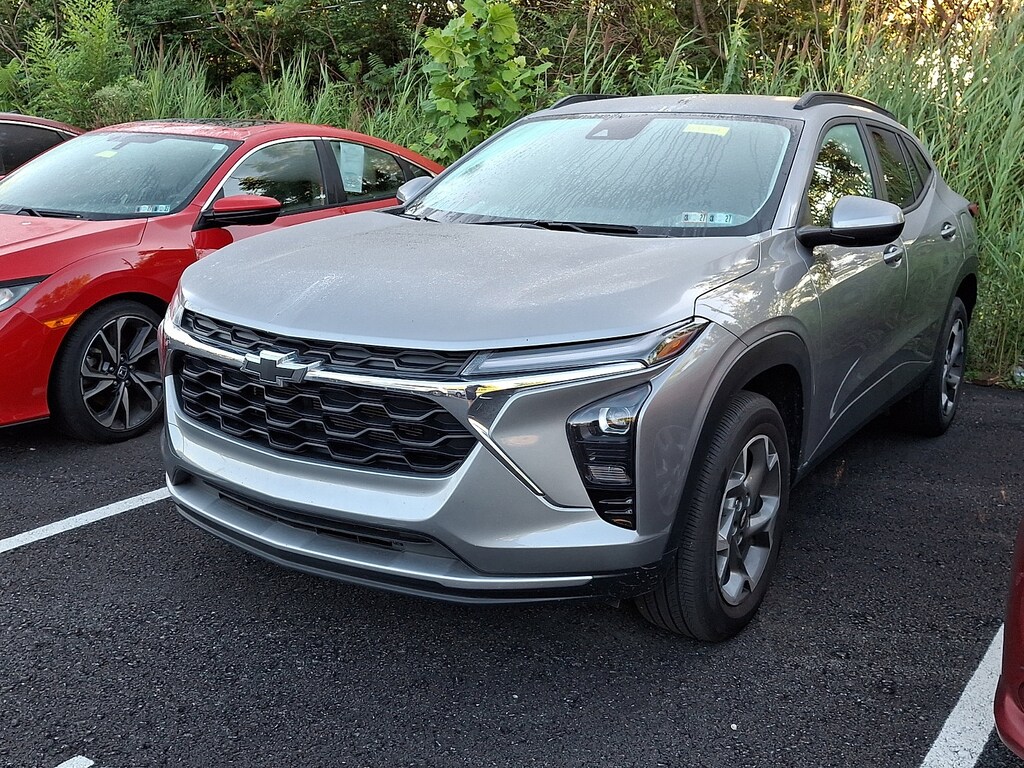 Used 2025 Chevrolet Trax LT SUV