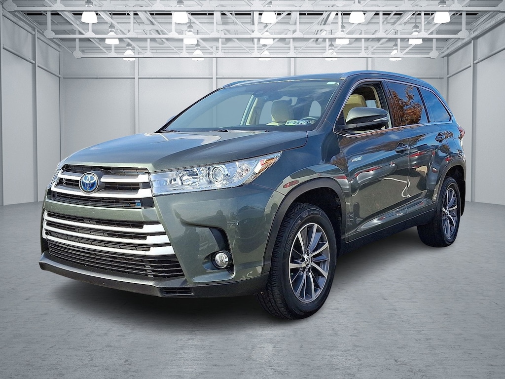 Used 2019 Toyota Highlander Hybrid XLE V6 SUV