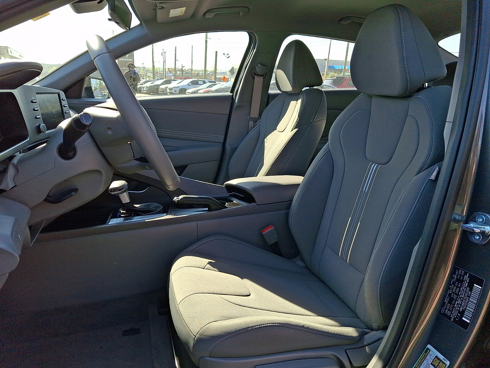 2025 Hyundai Elantra SEL - Photo 13