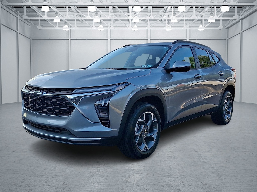 Used 2025 Chevrolet Trax LT SUV