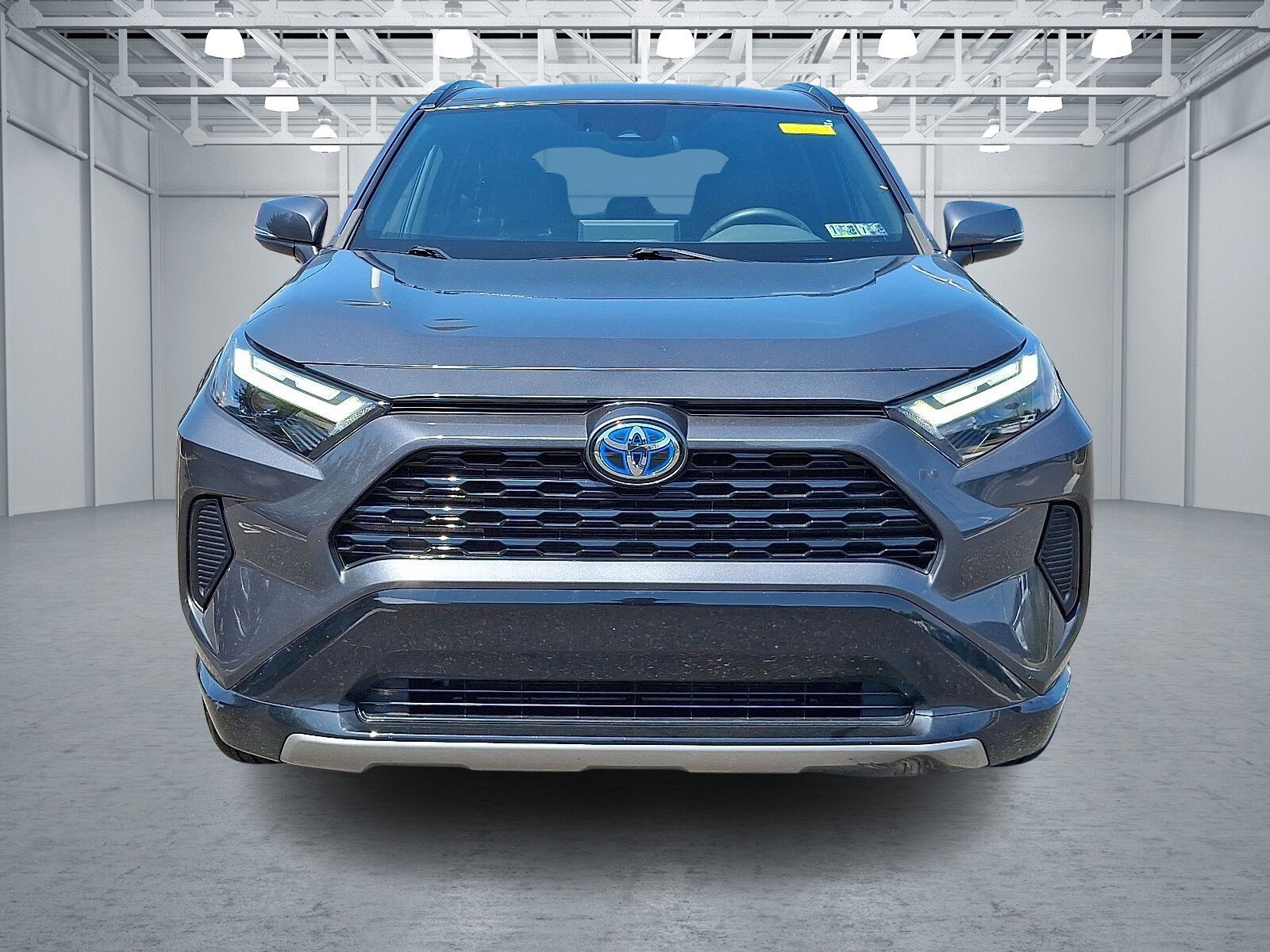 2022 Toyota RAV4 Hybrid SE photo 2